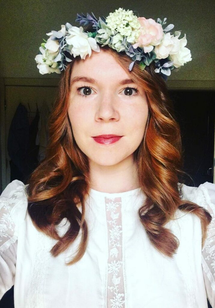 bride wearing a faux flower crown